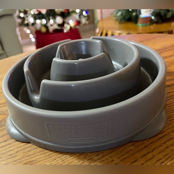 Slow Feeder Dog Dish - Slows Down Eating Habits - Non Slip Grips - Picture 2 of 3